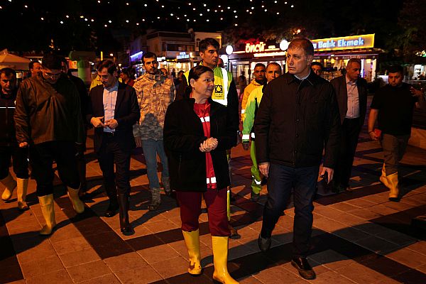 Foça’da Sel Felaketinin Ardından Yoğun Çalışmalar Sürüyor
