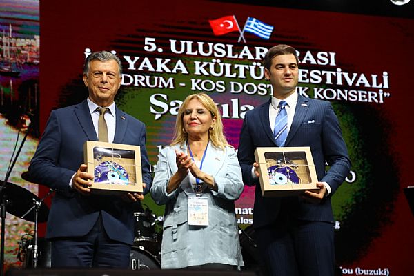 Ege�nin iki yakas�ndan gelen k�lt�rler m�zikler ve lezzetler 8 - 9 - 10 May�s�ta Bodrum Kumbah�e�de ayn� sofrada bulu�uyor